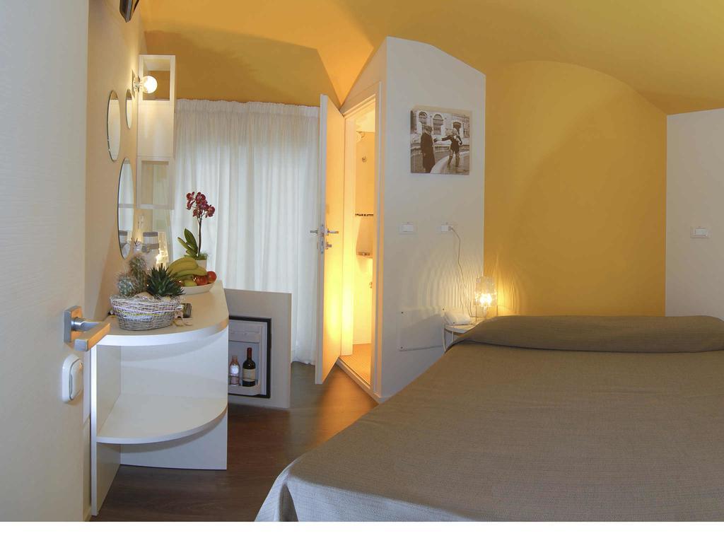 Hotel Casablanca Ρίμινι Δωμάτιο φωτογραφία